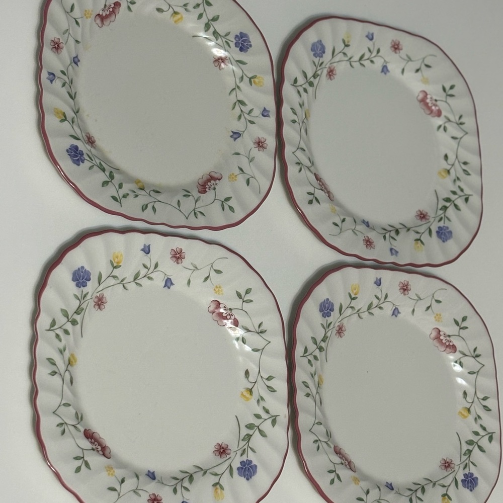Johnson Brothers Floral Rimmed Dessert Plates, set of 4.